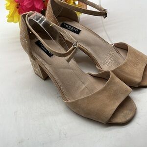 Torrid Tan suede Heeled sandals w/ silver stud embezzlement Sz 12 Wide. MCH0834D